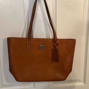 Dooney and Bourke Saffiano Charleston Shoulder / Tote bag.